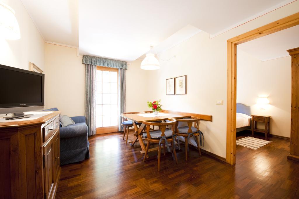 Holidays Dolomiti Apartment Resort カリゾーロ 部屋 写真