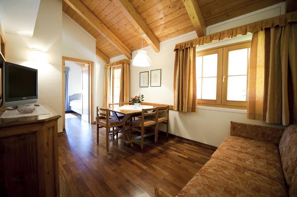 Holidays Dolomiti Apartment Resort カリゾーロ 部屋 写真