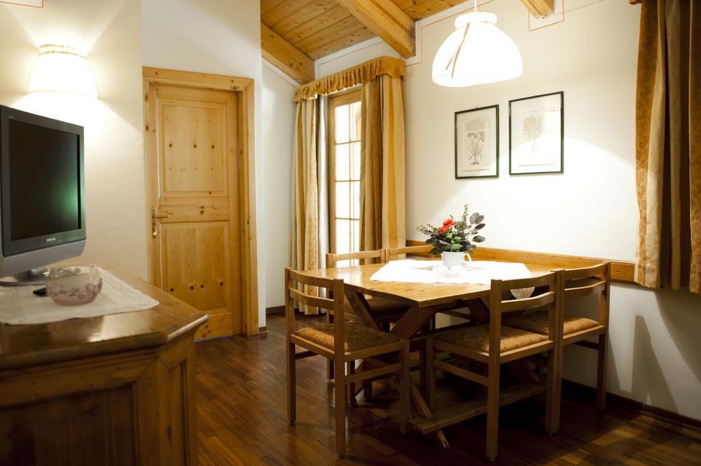 Holidays Dolomiti Apartment Resort カリゾーロ 部屋 写真